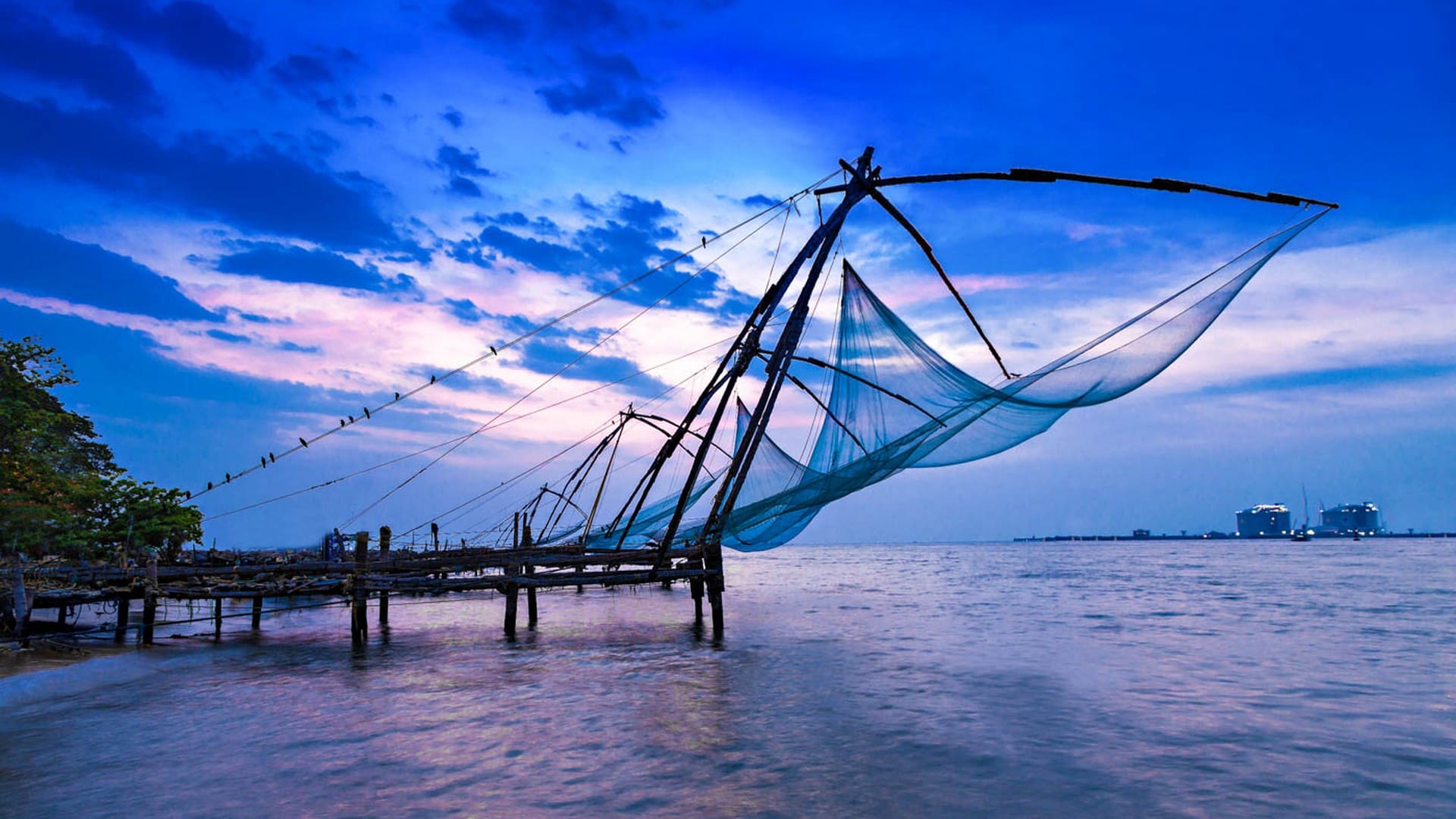 GATEWAY TO GOD’S OWN COUNTRY (Arrive Kochi)