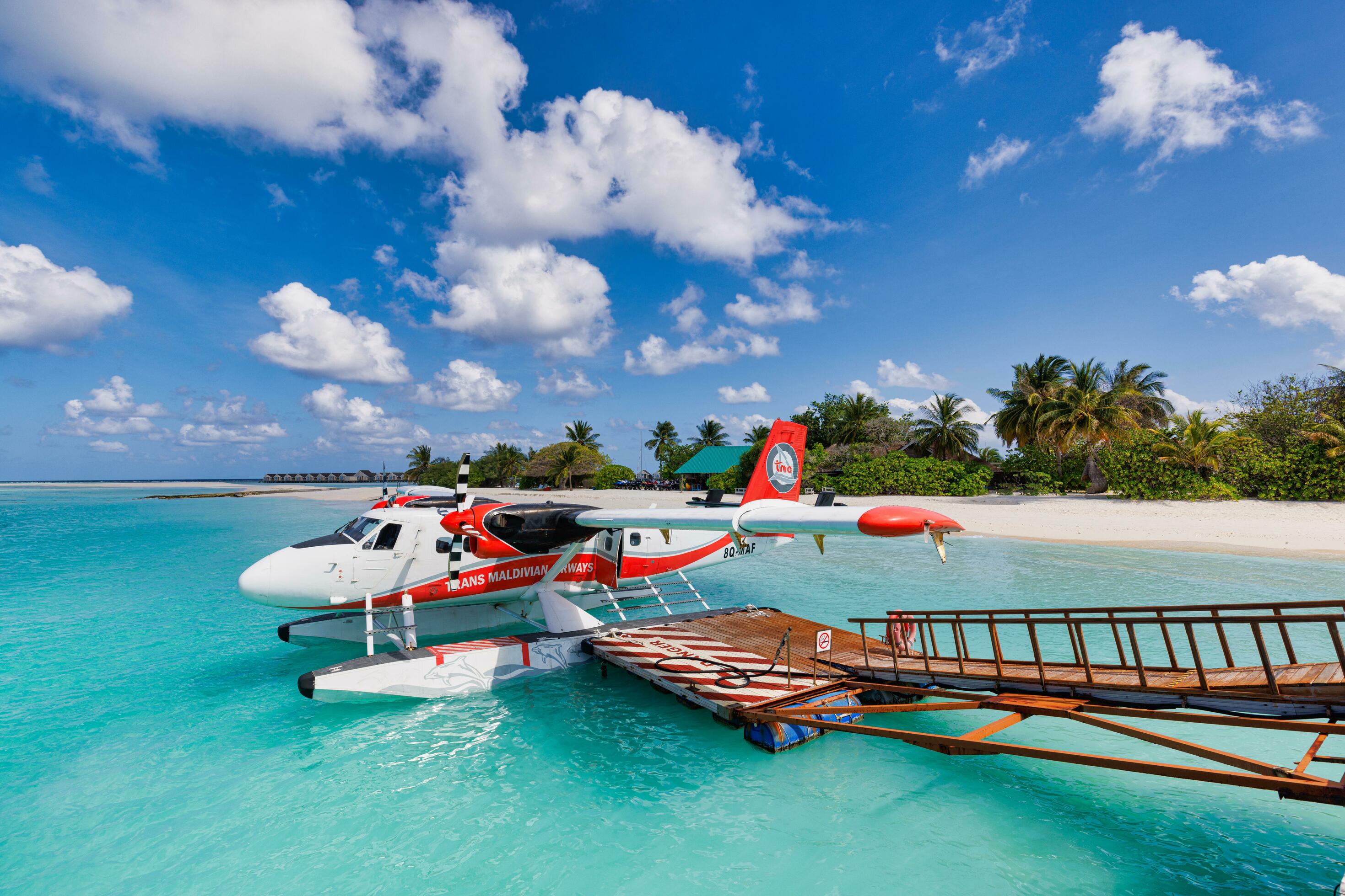 TRANSFER TO THE AIRPORT VIA SPEEDBOAT :